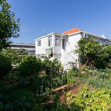 Lady Orsan - One Bedroom شقة